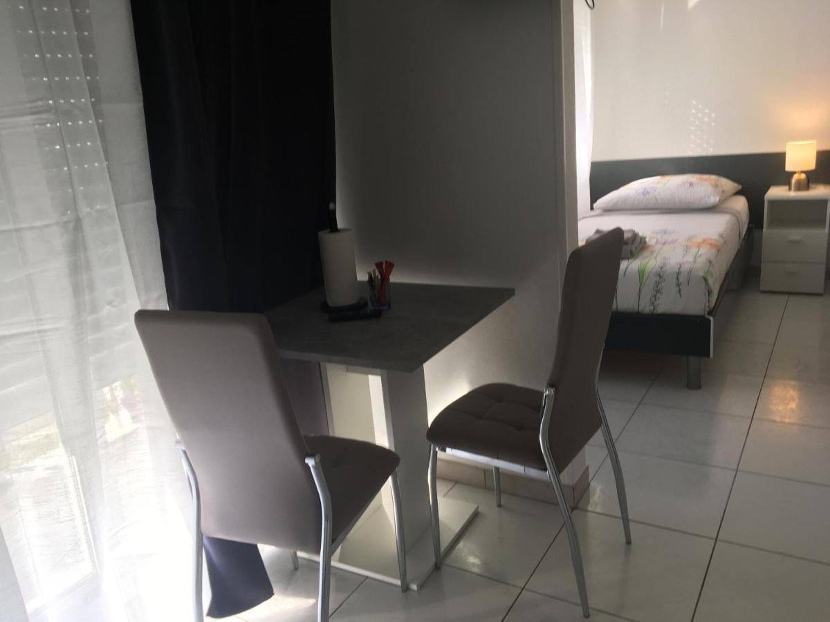 Studios Lora Rm 860 Сен-Луи Экстерьер фото